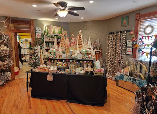 kansas/southeast-kansas/shop/junque-drawer-boutique-studio