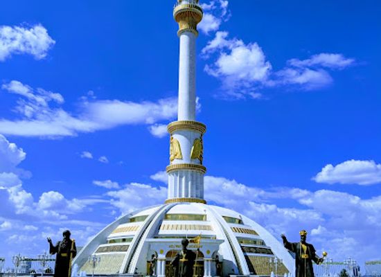 turkmenistan/ustyurt-plateau/shop/independence-park