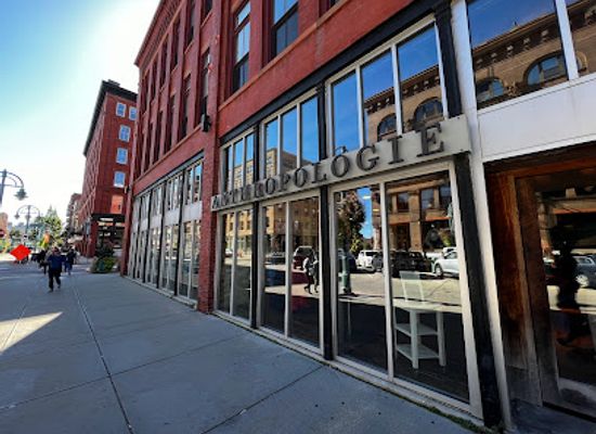 wisconsin/milwaukee/third-ward/shop/anthropologie