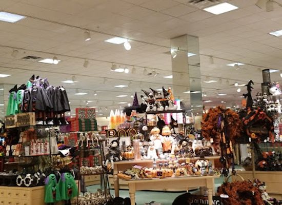iowa/des-moines-river-valley/shop/von-maur