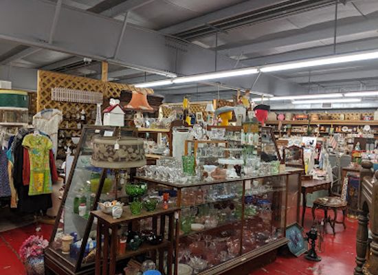 kansas/cross-timbers/shop/antique-mall-of-hays