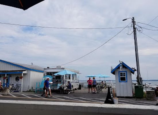 ohio/kelleys-island/shop/papa-t-s-deckside