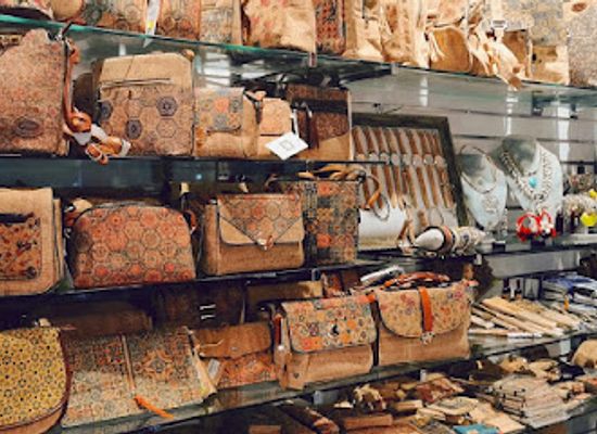 spain/seville/el-arenal/shop/suvenirs-hermanas