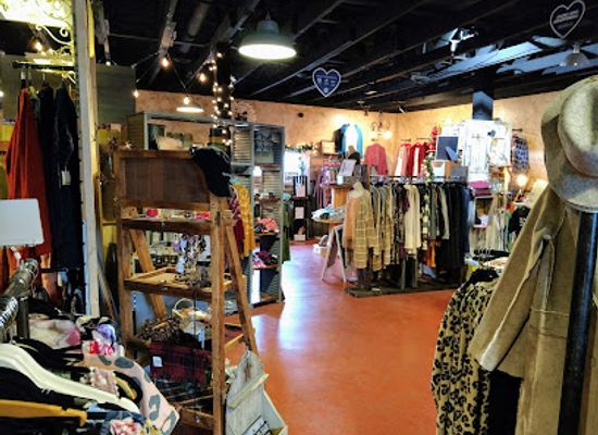 missouri/ozarks/shop/huckabella-boutique-marketplace