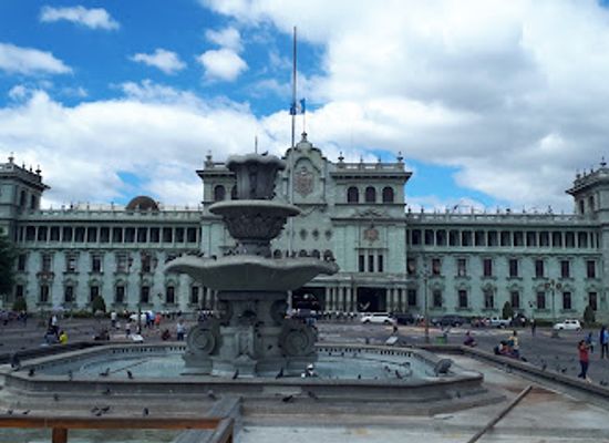 guatemala/caribbean-coast/shop/plaza-de-la-constitucion