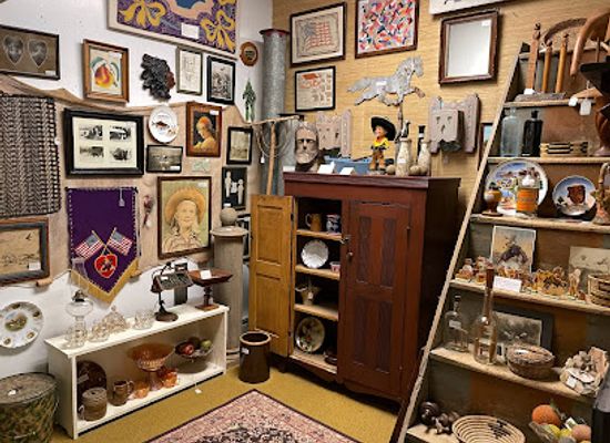 iowa/cedar-valley/shop/main-street-antiques-art