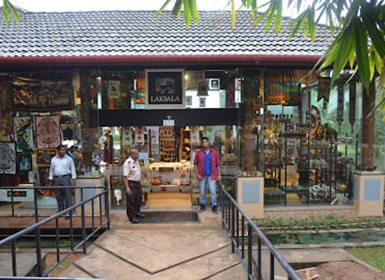 sri-lanka/pinnawala-elephant-orphanage/shop/laksala