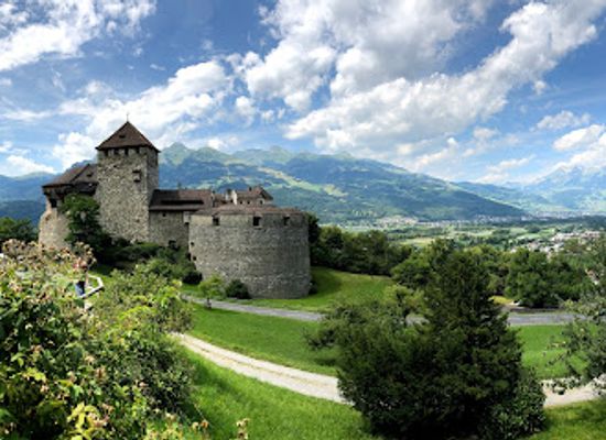 liechtenstein/princes-way/shop/vaduz-castle
