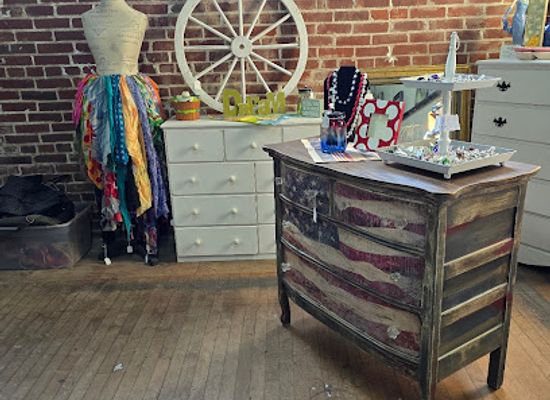 missouri/cape-girardeau/shop/main-street-antiques-collectables-apparel
