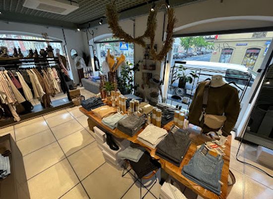 germany/wurzburg/residenz/shop/skand-store