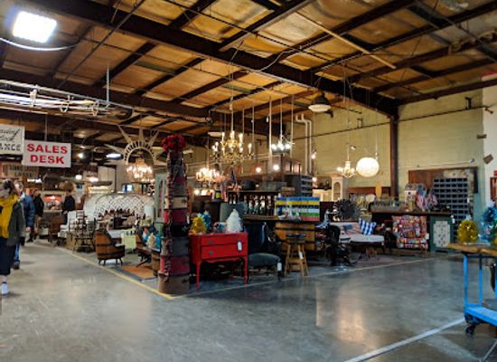 new-york/hudson-valley/shop/the-antique-warehouse-hudson-ny