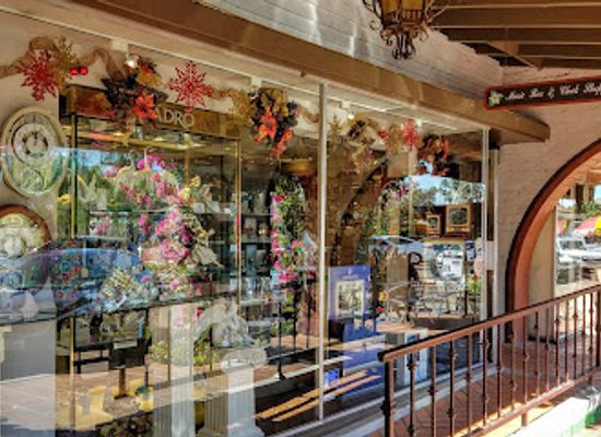 california/palm-springs/shop/music-box-clock-shoppe