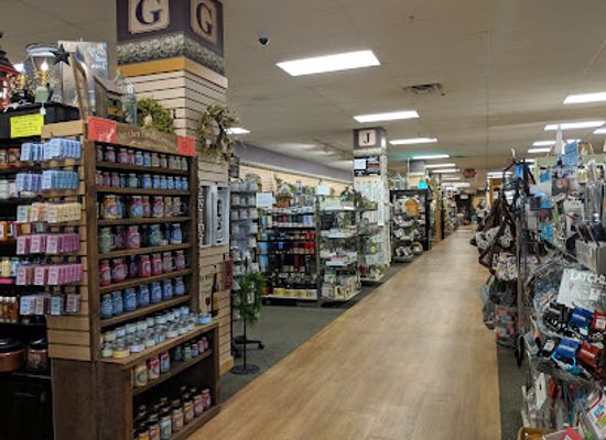 pennsylvania/dutch-country/shop/shady-maple-gift-shop