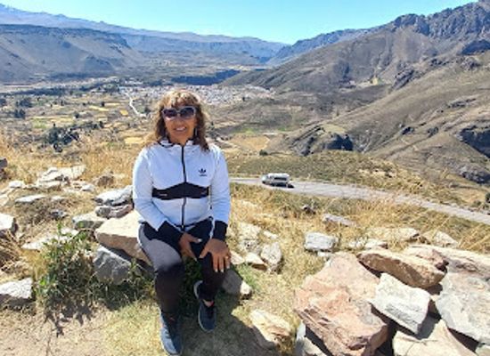 peru/colca-canyon-trek/shop/plaza-de-armas-de-chivay