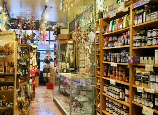 canada/ottawa/rideau-canal/shop/canada-in-a-basket