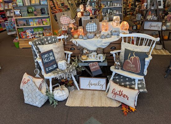 illinois/prairie-state/shop/pam-s-hallmark-shop