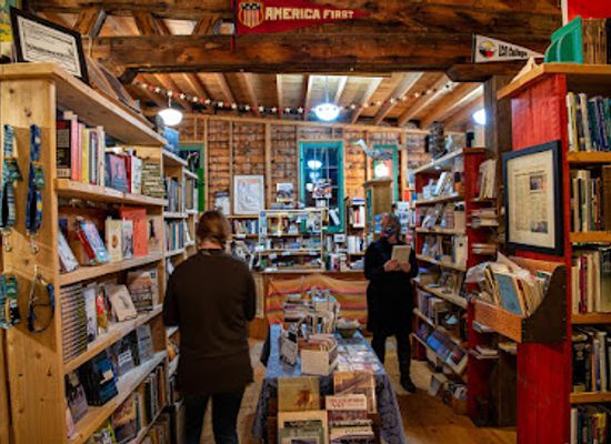 wisconsin/apostle-islands/shop/honest-dog-books