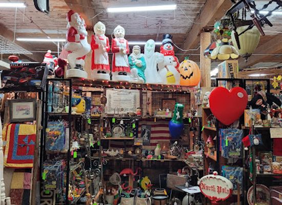 rhode-island/warwick/shop/the-old-mill-vintage-marketplace-and-flea
