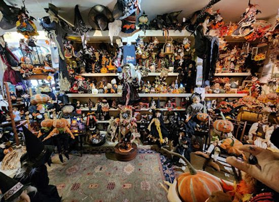 maine/ogunquit/shop/uniques-antiques
