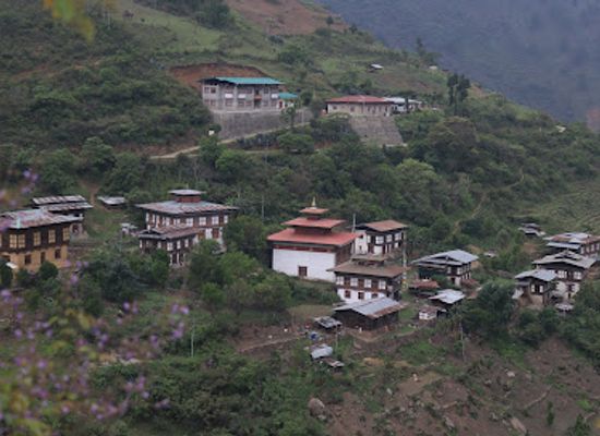 bhutan/lhuentse/shop/gangzur-village