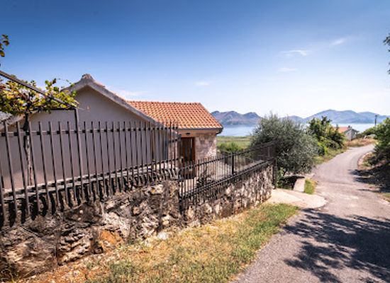 montenegro/skadar-lake-region/shop/holiday-home-haustor-with-skadar-lake-wiew