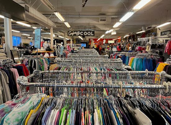 canada/toronto/shop/black-market-vintage-upstairs
