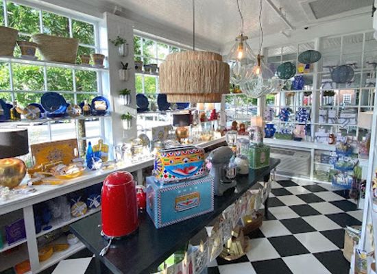 massachusetts/berkshires/shop/the-shop-around-the-corner