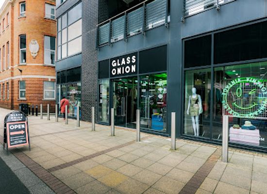united-kingdom/sheffield/city-centre/shop/glass-onion-sheffield