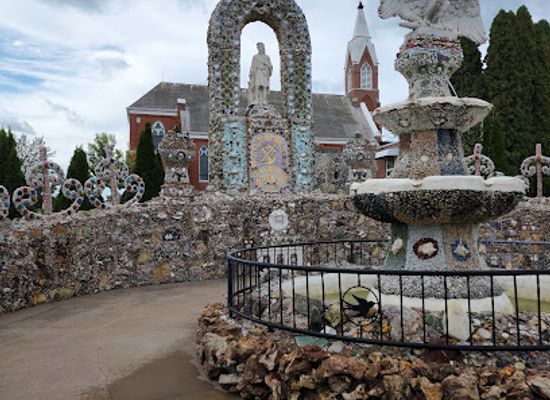 illinois/driftless-area/shop/dickeyville-grotto-shrines