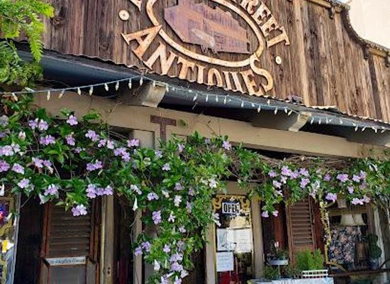 california/south-coast/shop/fourth-street-antiques