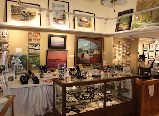 michigan/mackinac-island/shop/lilacs-lace-gift-shop