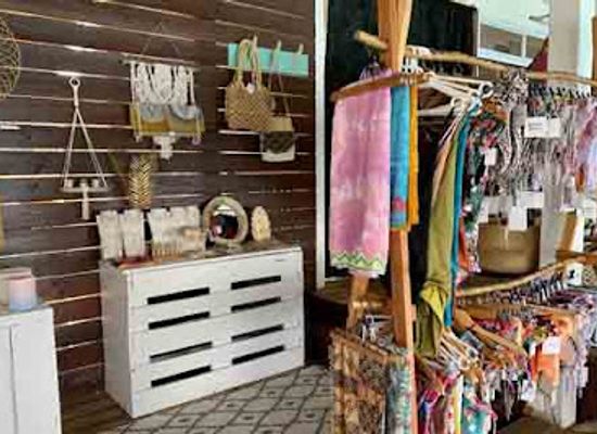 french-polynesia/bora-bora/shop/saint-james-store-mahana