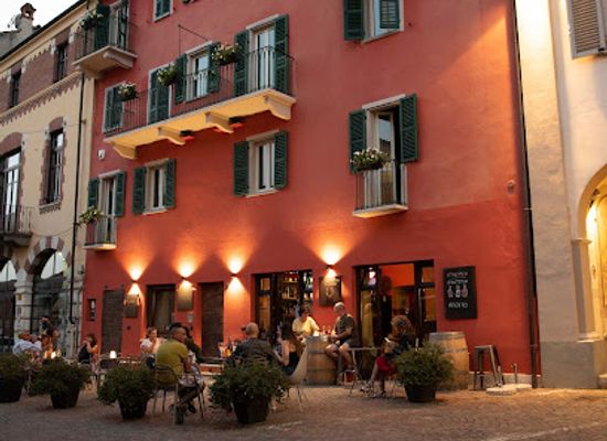 italy/roero/shop/enoteca-la-cantinetta-di-barun