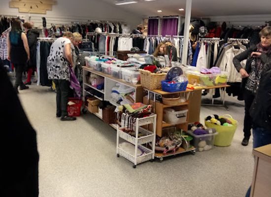 iceland/akureyri-area/shop/rauoi-krossinn-verslun-akureyri