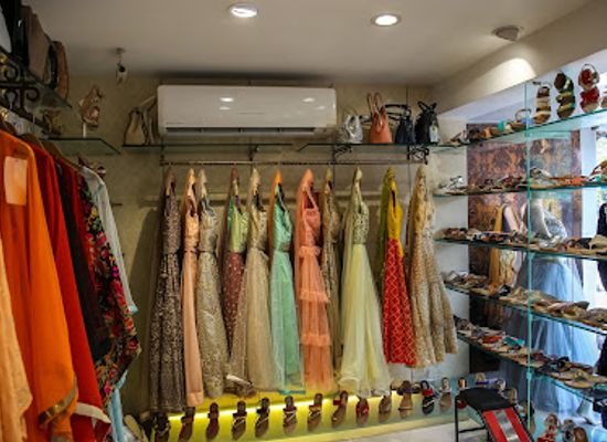 india/nashik/college-road/shop/aashi-luthra-best-lehenga-shops-in-nashik-fashion-designer-partywear-gowns