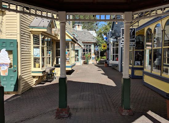 canada/laurentides/shop/le-petit-hameau-st-jovite-inc