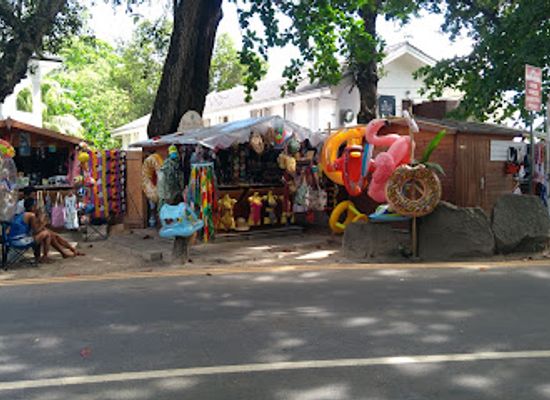 seychelles/ile-aux-serpents/shop/beau-vallon-street-shopping