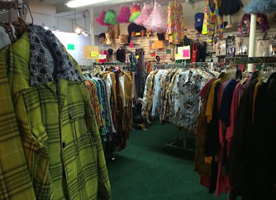 nebraska/omaha/blackstone-district/shop/weird-wild-stuff-vintage-clothing-and-gifts