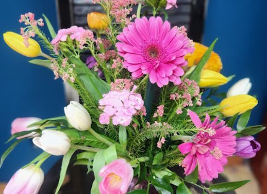 oklahoma/gloss-mountain-state-park/shop/anna-lou-s-floral-gifts