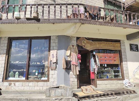 pakistan/karakoram-highway/shop/hunza-souvenir-art-stones-for-stolen-hearts