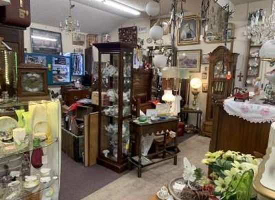 oregon/pendleton/shop/airport-antiques-the-furniture-lady