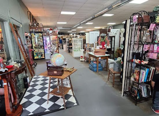 indiana/northwest-indiana/shop/antiques-on-main