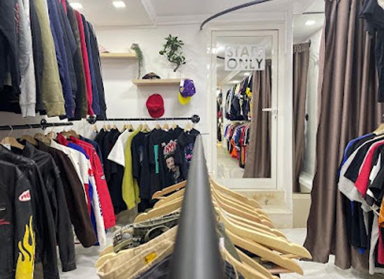 albania/tirana/blloku/shop/chrono-vintage