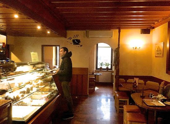 slovenia/lake-bled/shop/confectionery-zima