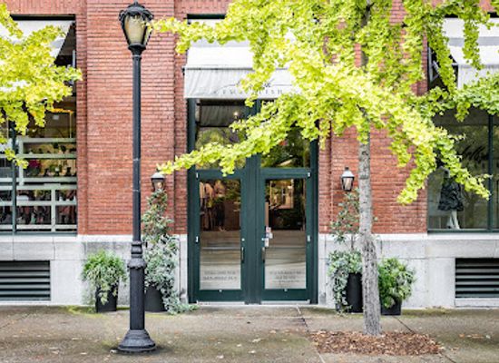 tennessee/chattanooga-riverfront/shop/embellish-collection