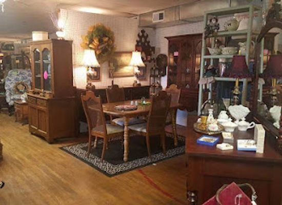 kentucky/knobs-region/shop/useful-things-antiques-collectibles-store