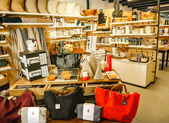 vermont/middlebury/shop/the-stone-mill-public-market