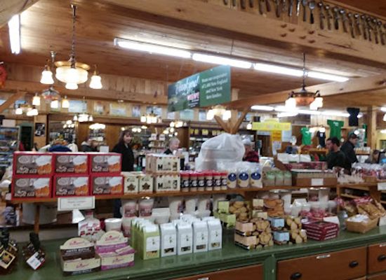 vermont/orange-county/shop/quechee-gorge-gifts-sportswear