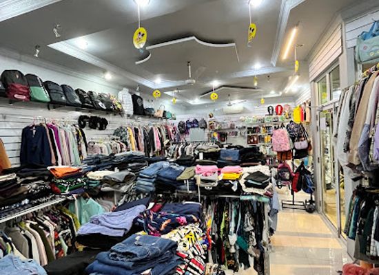 maldives/gnaviyani-atoll/shop/guyz-girlz