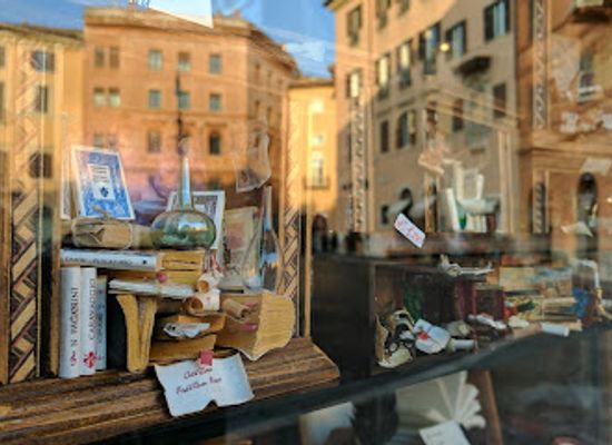 italy/rome/piazza-navona/shop/cartoleria-pantheon-dal-1910